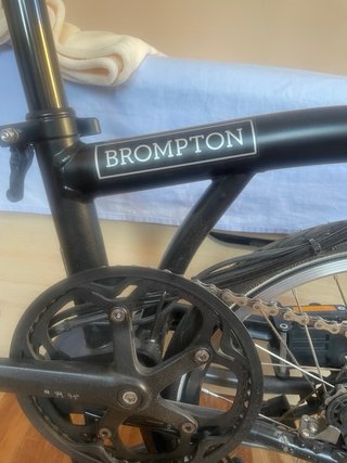 Bicicleta Brompton Eléctrica Negra.