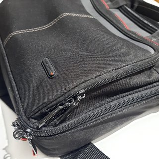 Funda maletín rígida Targus para portátil pequeño