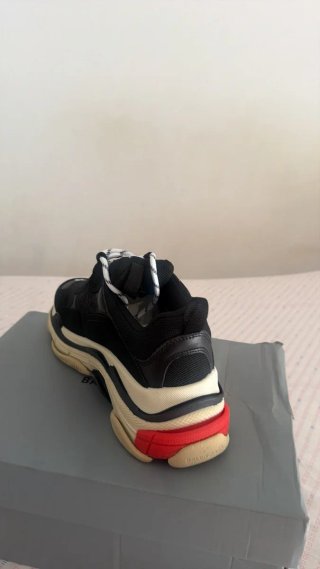Zapatillas Balenciaga y Off-White talla 40