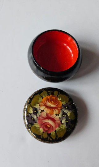 Cajita rusa negra esmaltada flores vintage