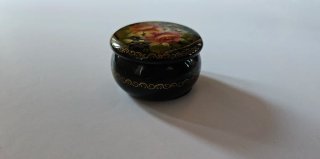 Cajita rusa negra esmaltada flores vintage