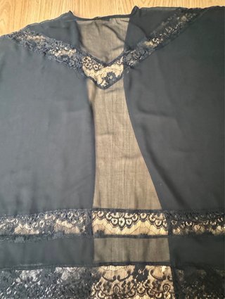 Pull & Bear. Kimono transparente bordado. Talla M.
