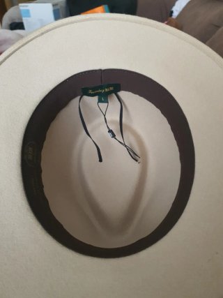 Sombrero beige con cinta FERNANDEZ Y ROCHE