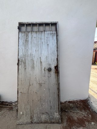 Puerta de hierro