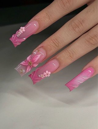 Lashista y manicurista con experiencia