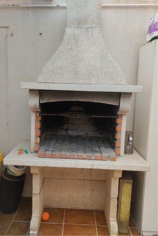 Barbacoa de piedra y ladrillo