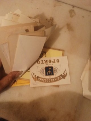 Etichette antiche di vino e liquori in lotto
