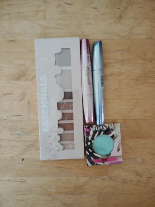 Set de Maquillaje: Paleta, Mascaras y Sombra. Gio
