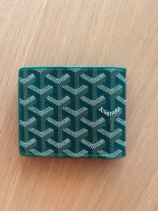 Billetera verde estampada