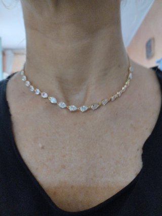 V501 Collana inox  oro con pietre a goccia luccica