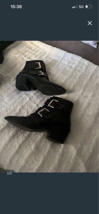 Botines Stradivarius hebillas tachuelas 38