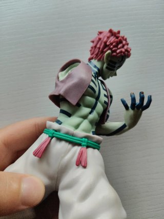 Figura Akaza