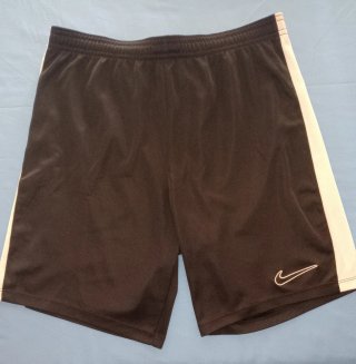 Pantalón corto Nike negro y blanco