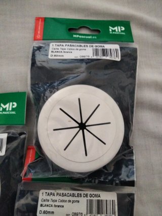 Coperchi rotondi per tavolo con passacavi MP