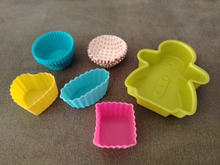 Porta pastel con moldes