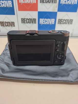 Cámara digital 4K 64MP WiFi con pantalla abatible y zoom 16X