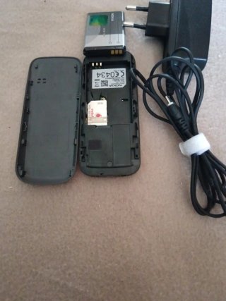 Teléfono Móvil Nokia 100 Negro