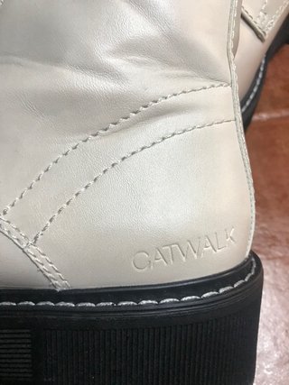 Botas Catwalk Blancas con Cordones
