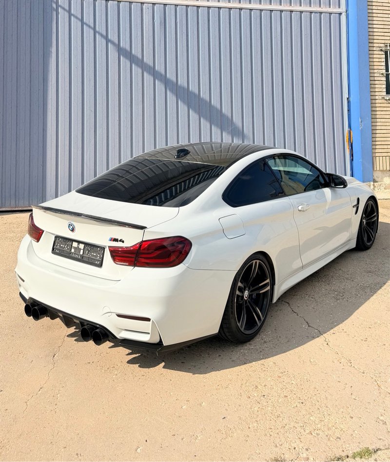 BMW M4 - foto 1