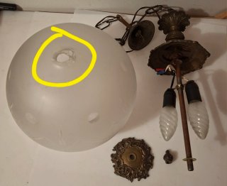 Lampadario vintage in bronzo e vetro satinato