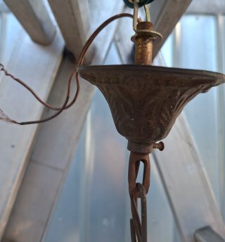 Lampadario vintage in bronzo e vetro satinato