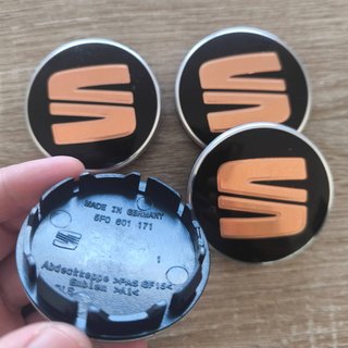 TAPABUJES SEAT 56mm NEGROS CON EMBLEMA COBRE
