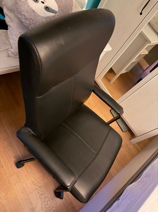 Silla de oficina ergonómica negra