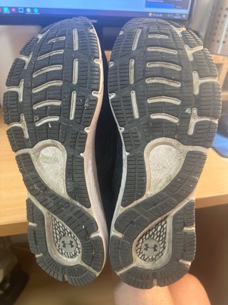 Zapatillas Under Armour Negras y Blancas