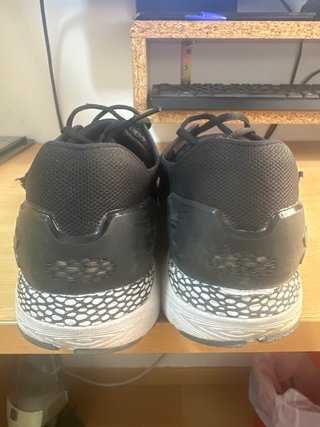 Zapatillas Under Armour Negras y Blancas