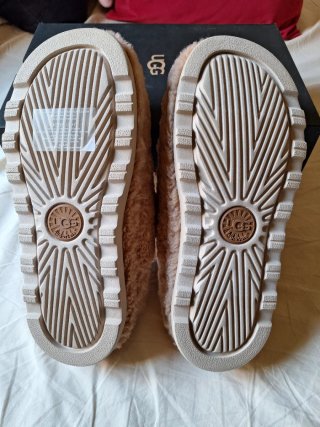 Pantuflas / Zuecos UGG Fluff Off Beige (NUEVAS)