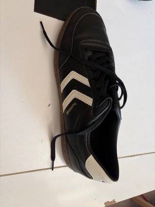 Zapatillas Hummel Negras y Blancas