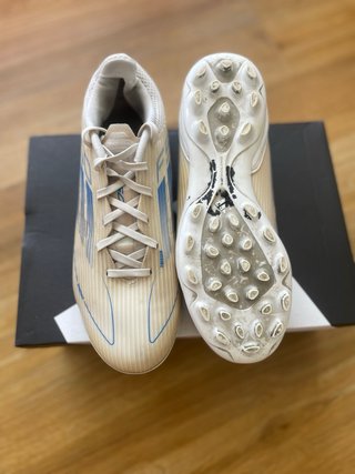 Botas de fútbol F50 Adidas Blancas y Azules