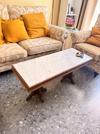 Mesa de centro de mármol y madera