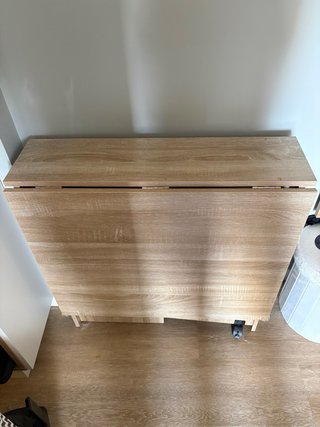 Mesa abatible plegable de madera con ruedas