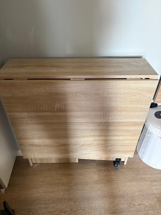 Mesa abatible plegable de madera con ruedas