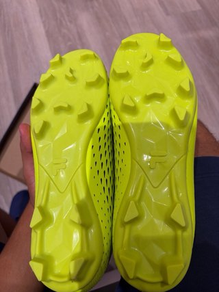 Zapatillas de fútbol Fila amarillas y negras