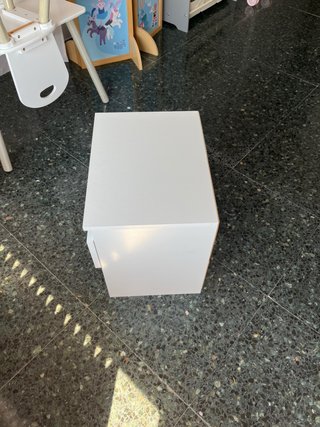 Mesa auxiliar blanca