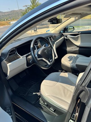 Tesla Model S 2014
