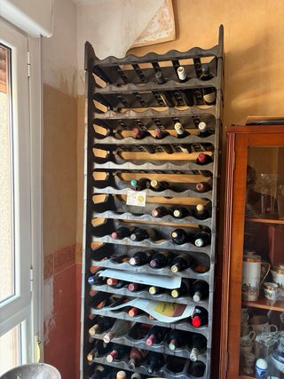 Botellero de madera rústico
