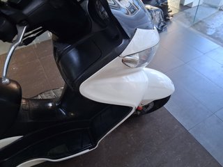 Suzuki Burgman 200 Blanca