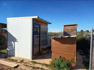 Terreno rustico con caseta y piscina