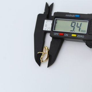 Pendiente de oro de 18k. Peso: 4.31 gr.