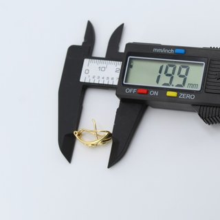 Pendiente de oro de 18k. Peso: 4.31 gr.