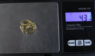 Pendiente de oro de 18k. Peso: 4.31 gr.