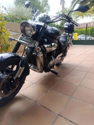 Hyosung Aquila 650GV Negra 2006