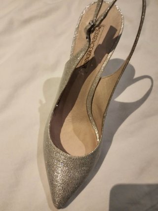 Zapatos de fiesta plateados con tira