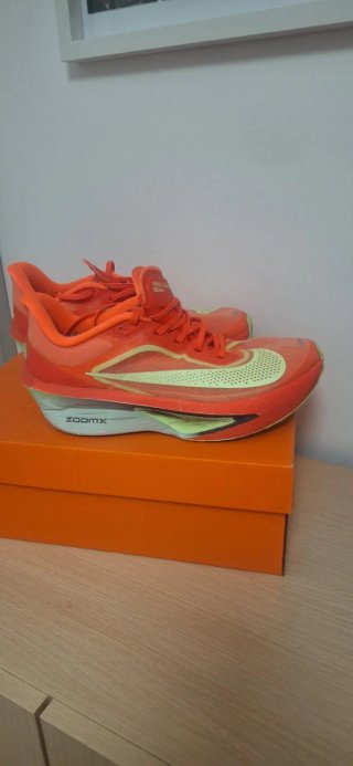 Nike zoomx fly 6 con placa de carbono Talla 41