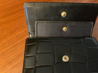 Cartera Versace Negra con Medusa Dorada