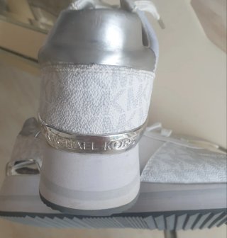 Sneakers Michael Kors bianche e grigie