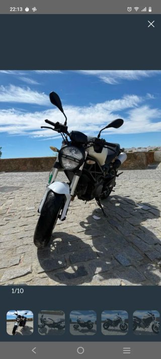 Ducati Monster 696 Blanca y Negra
